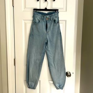 Jogger super high rise jeans from Express. Size 2R